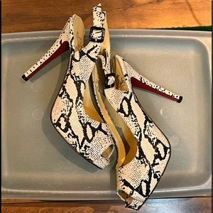 Christian Louboutin snakeskin Peek toe heel. Size 36 women